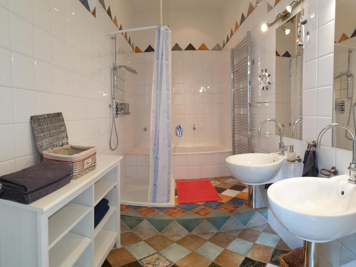Sunny And Spacious Apartment Near City Centre ウィーン エクステリア 写真